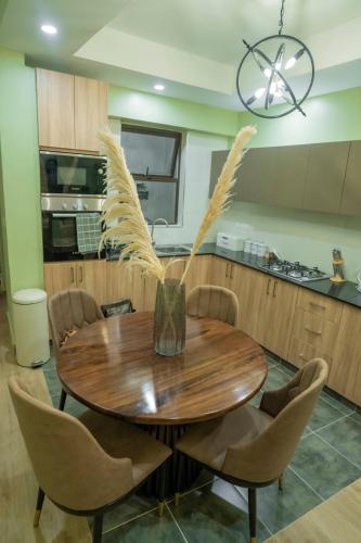 Stylish Nairobi Getaway 2BR Apartment PoolTable