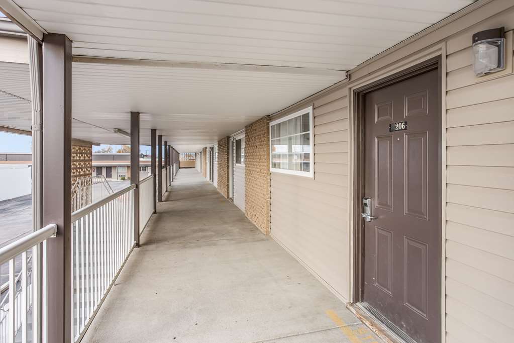 Americas Best Value Inn Lebanon MO - photo 9
