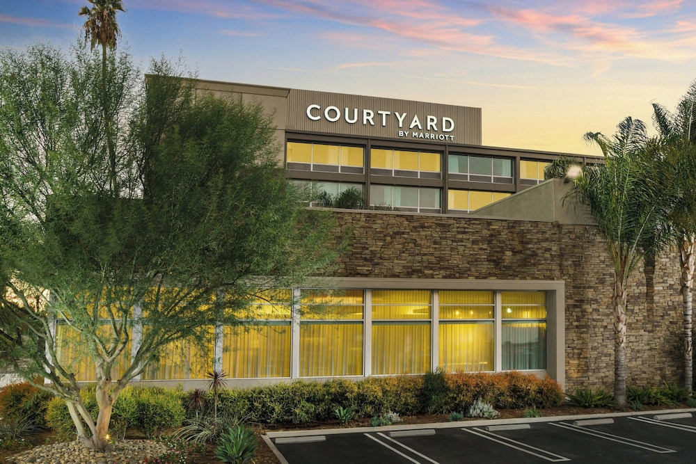 Courtyard by Marriott Los Angeles Woodland Hills - photo 40