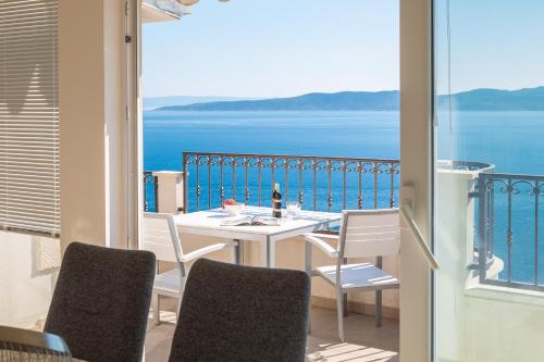 Villa Sandra Private Pool — 4-Star Luxury Hotel in Omis, Croatia