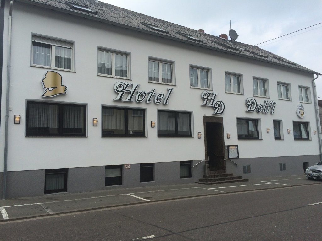 Dolfi Hotel & Restaurant — hotel in Sulzbach