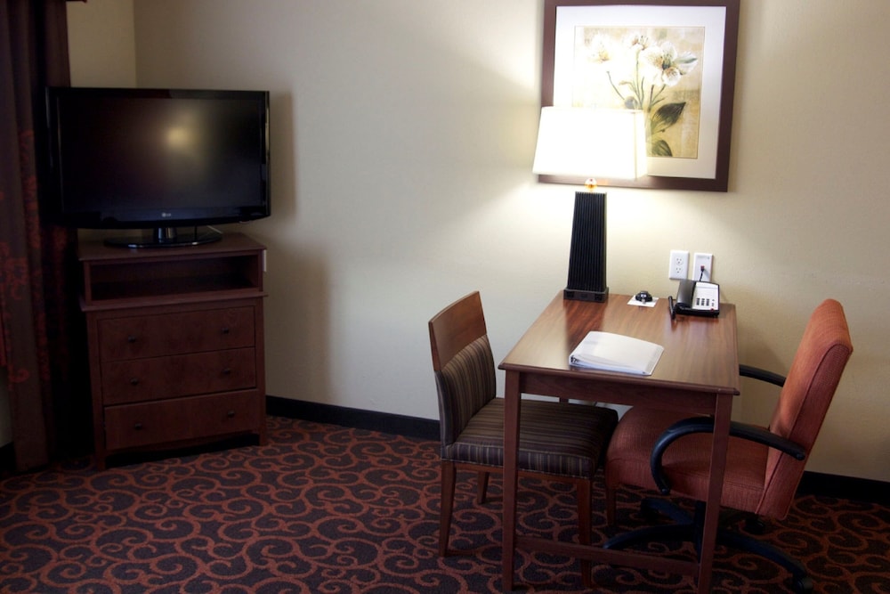 Hampton Inn & Suites Watertown - photo 16