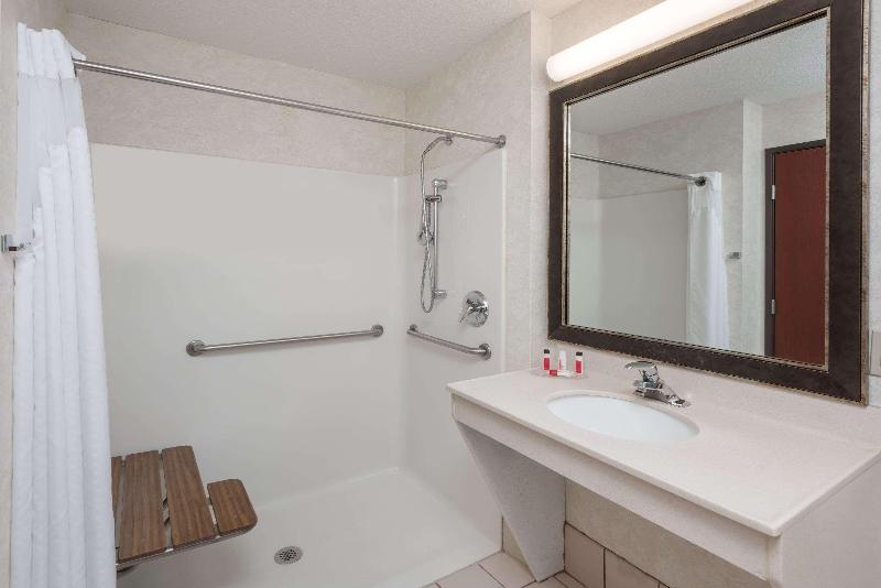 Seasons Inn and Suites Highland - photo 8