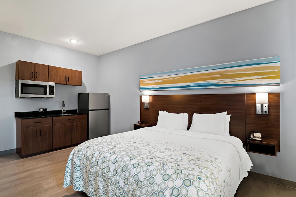 HomeTowne Studios by Red Roof East Lansing Okemos - photo 5