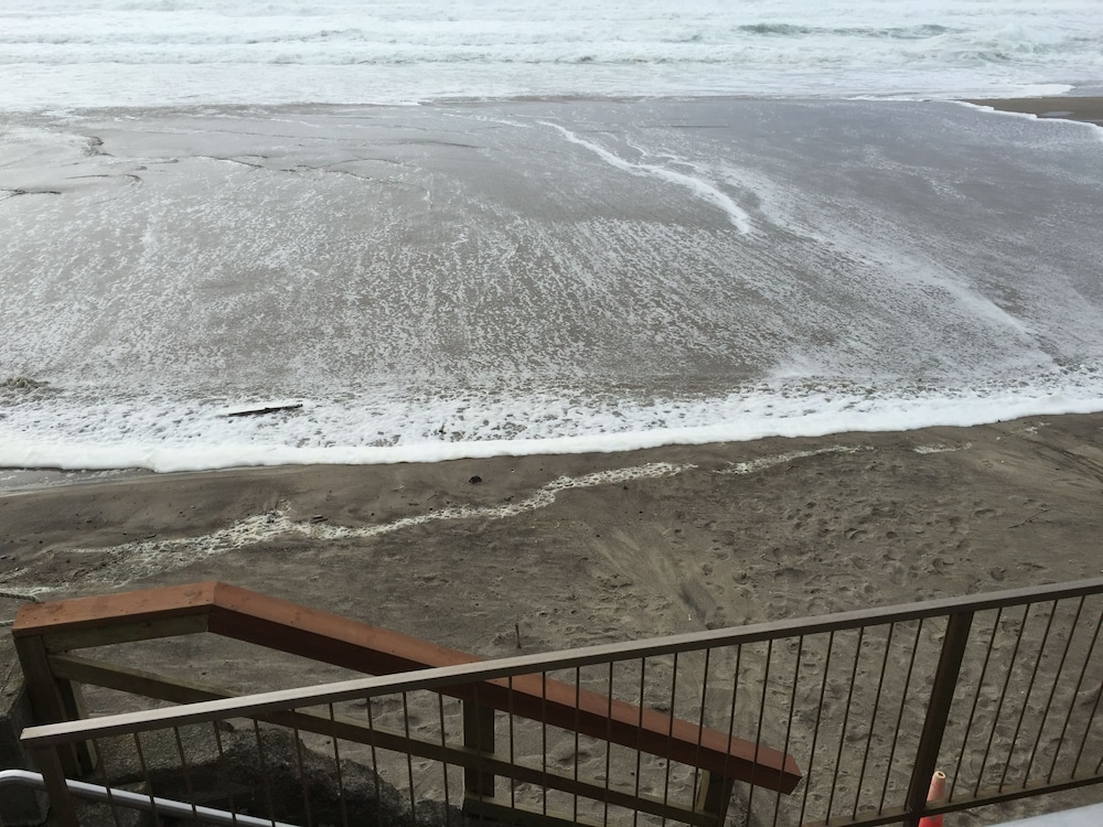 The Sandcastle Beachfront Hotel - photo 121