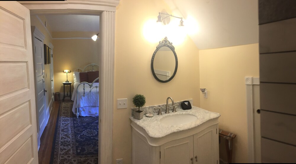 Kelley & Young Wine Garden Inn - photo 29