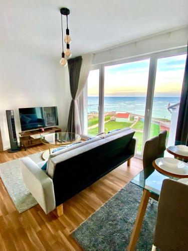 Apartamentos Lamarosa Las Playas — 4-Star Luxury Hotel in Cangas Do Morrazo, Spain