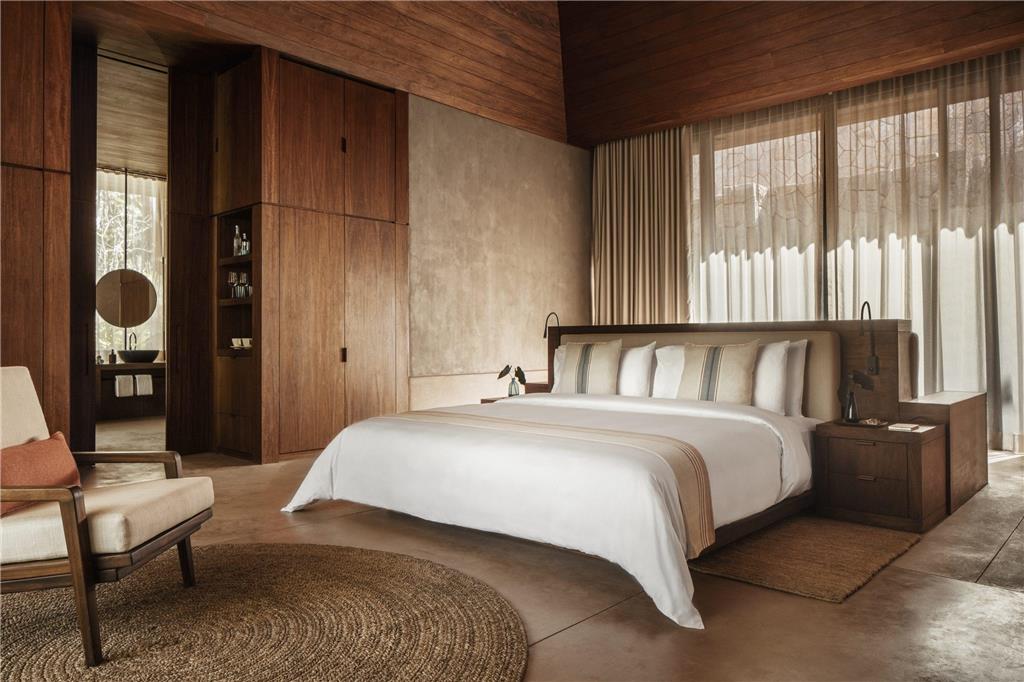 VillaPacifico MasterBedroom Bed