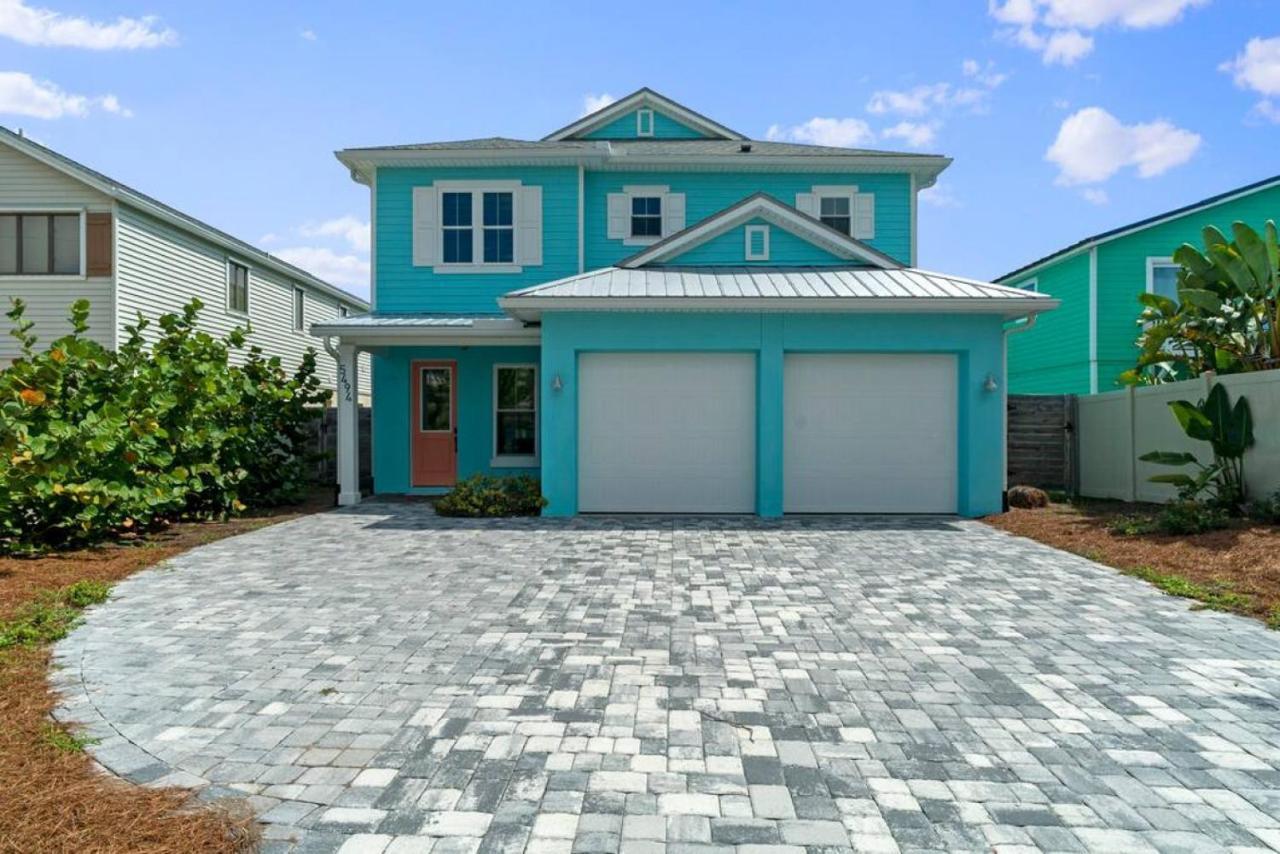 Just Beachy Spectacular oceanfront with heated pool in Saint Augustine, United States