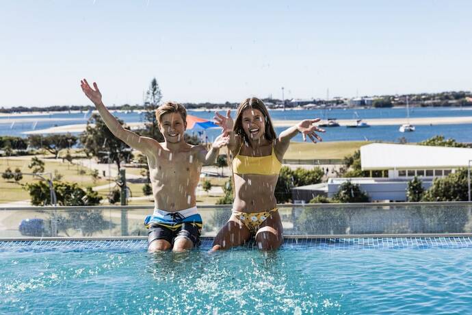Sky Broadwater Apartments — 4-Star Luxury Hotel in Southport, Australia