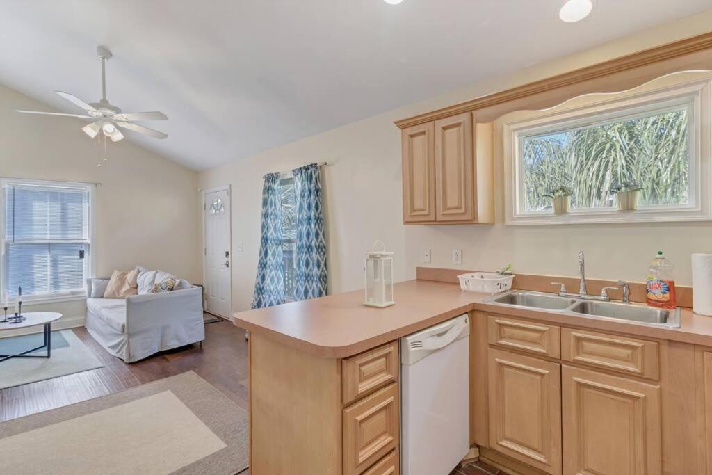 Large 1 BR carriage house in historic SPR — 4-Star Luxury Hotel in Jacksonville, United States
