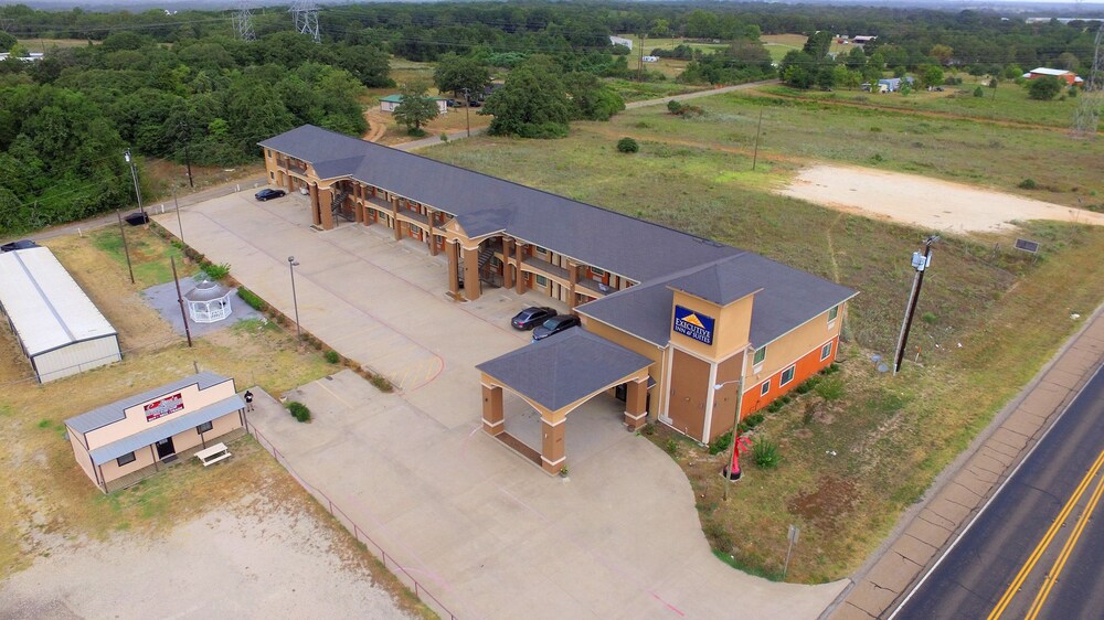 Executive Inn & Suites Jewett - photo 51