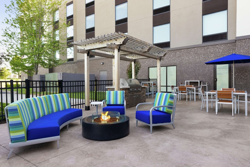 Hampton Inn & Suites Rogers - photo 39