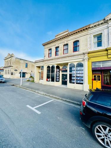 The Italian Warehouse — 4-Star Luxury Hotel in Oamaru, New Zealand