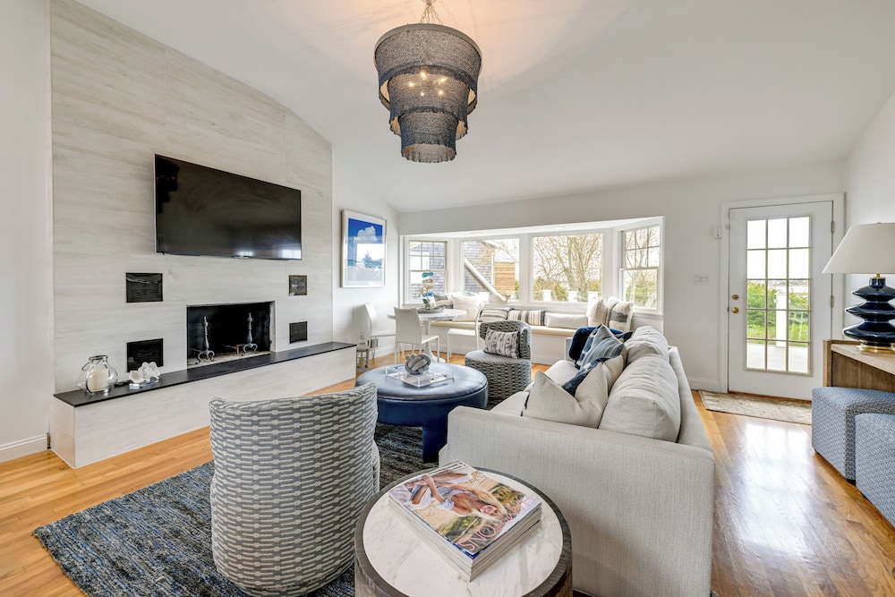 Stunning Westhampton Beach Home with Private Pool — 4-Star Luxury Hotel in Westhampton Beach, United States