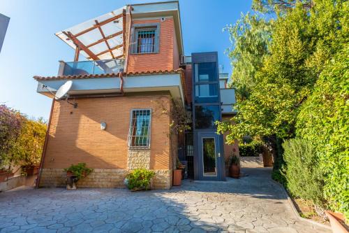 Spacious 4 BDR with Parking — 4-Star Luxury Hotel in Rome, Italy