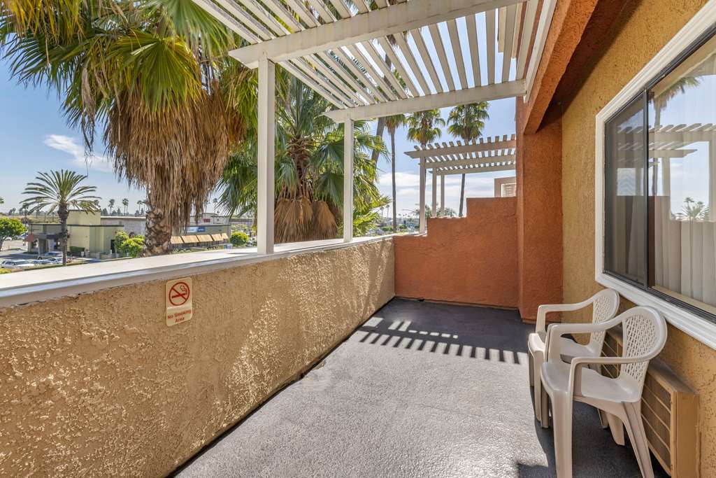 Comfort Inn & Suites Huntington Beach - photo 18