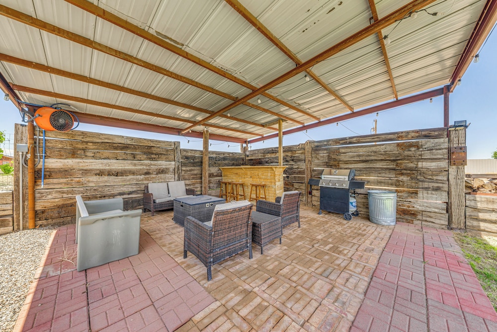 4 Mi to Museums: Roswell Getaway w Game Room in Roswell, United States