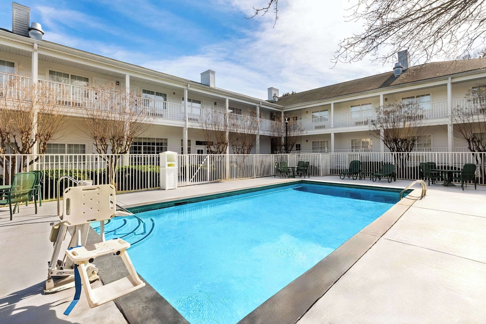 Quality Inn Fayetteville near Historic Downtown Square - photo 31