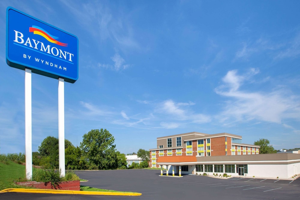 Baymont Inn & Suites Grand Rapids Near Downtown - photo 16