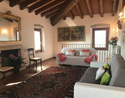Attico Limoni — 4-Star Luxury Hotel in Desenzano Del Garda, Italy