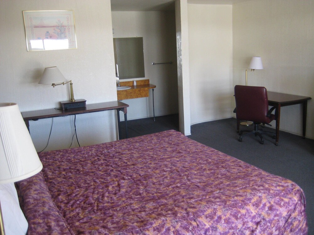 El Capitan Motel - photo 12