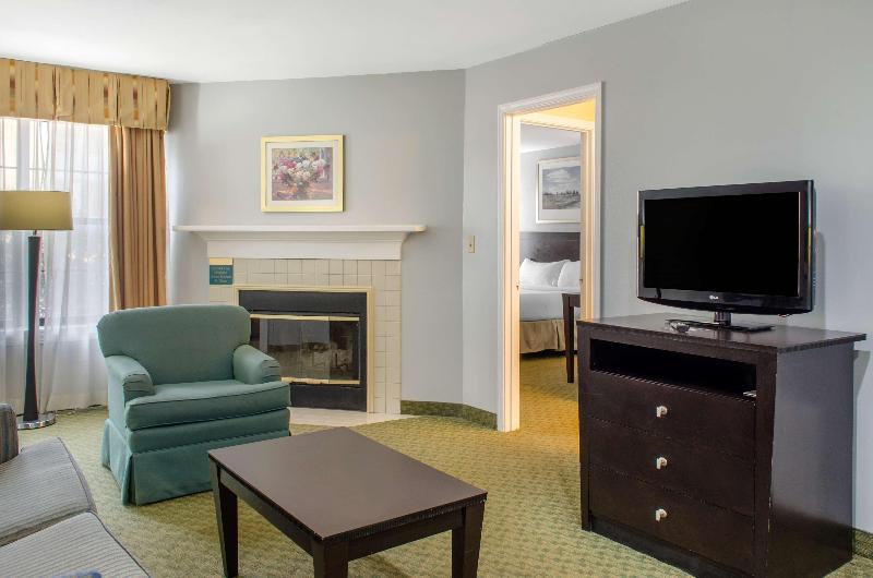 Ramada by Wyndham Shreveport Airport - photo 11