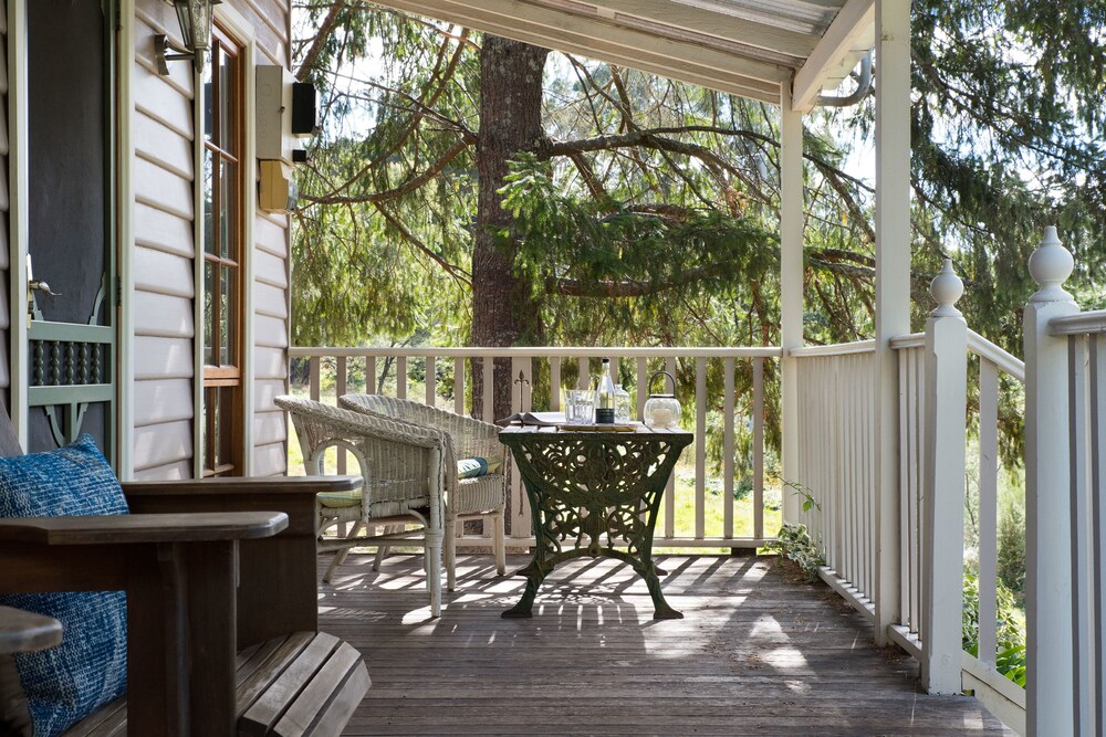 All Views — carbon neutral stay, Daylesford