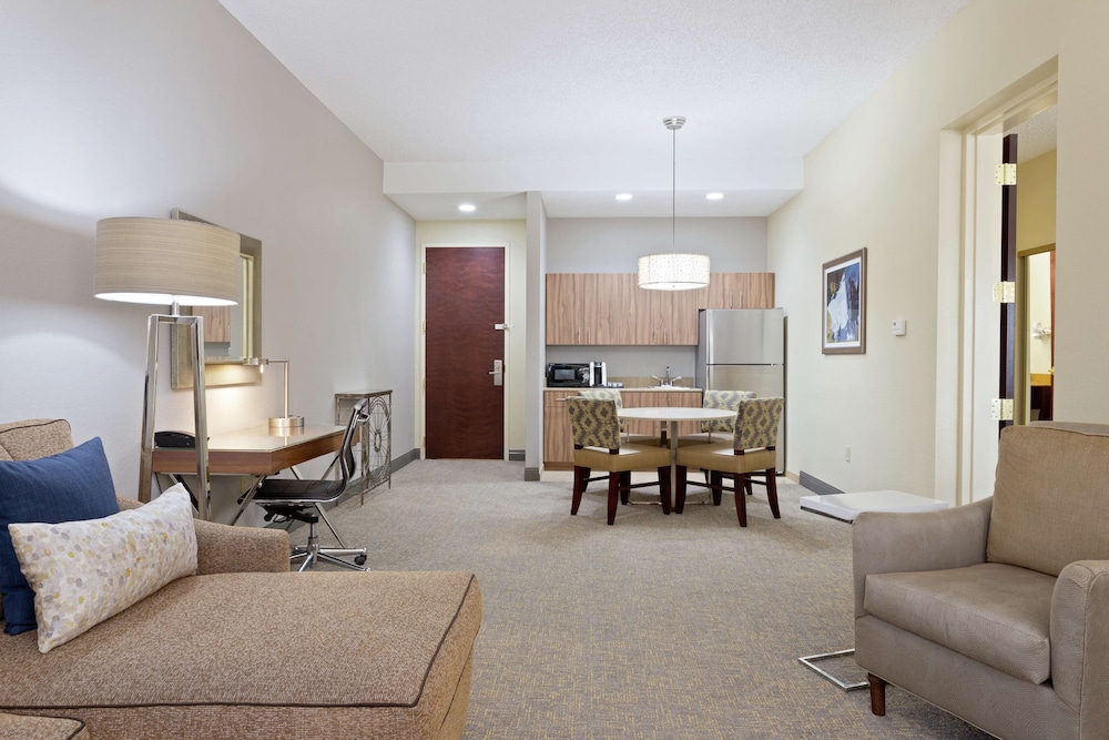 Hampton Inn & Suites Wellington - photo 9