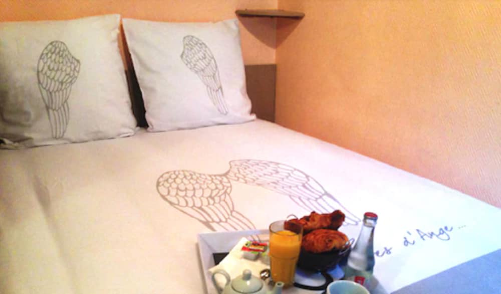 Au Cadran Bleu in Levallois-Perret, France