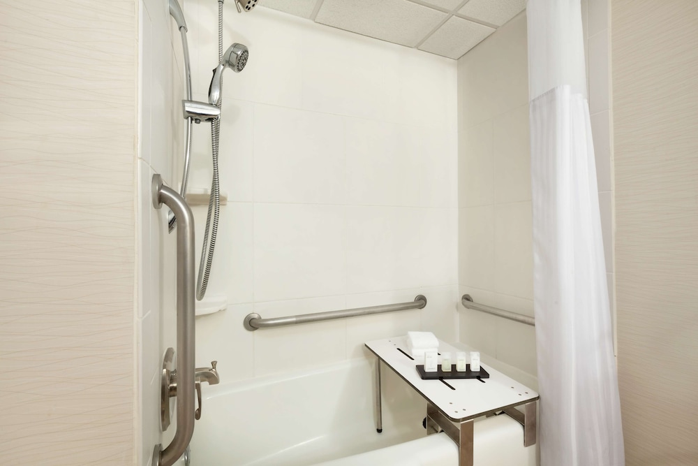 Embassy Suites by Hilton Oklahoma City Will Rogers Airport - photo 22