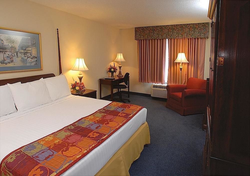 Point Plaza Suites at City Center - photo 16