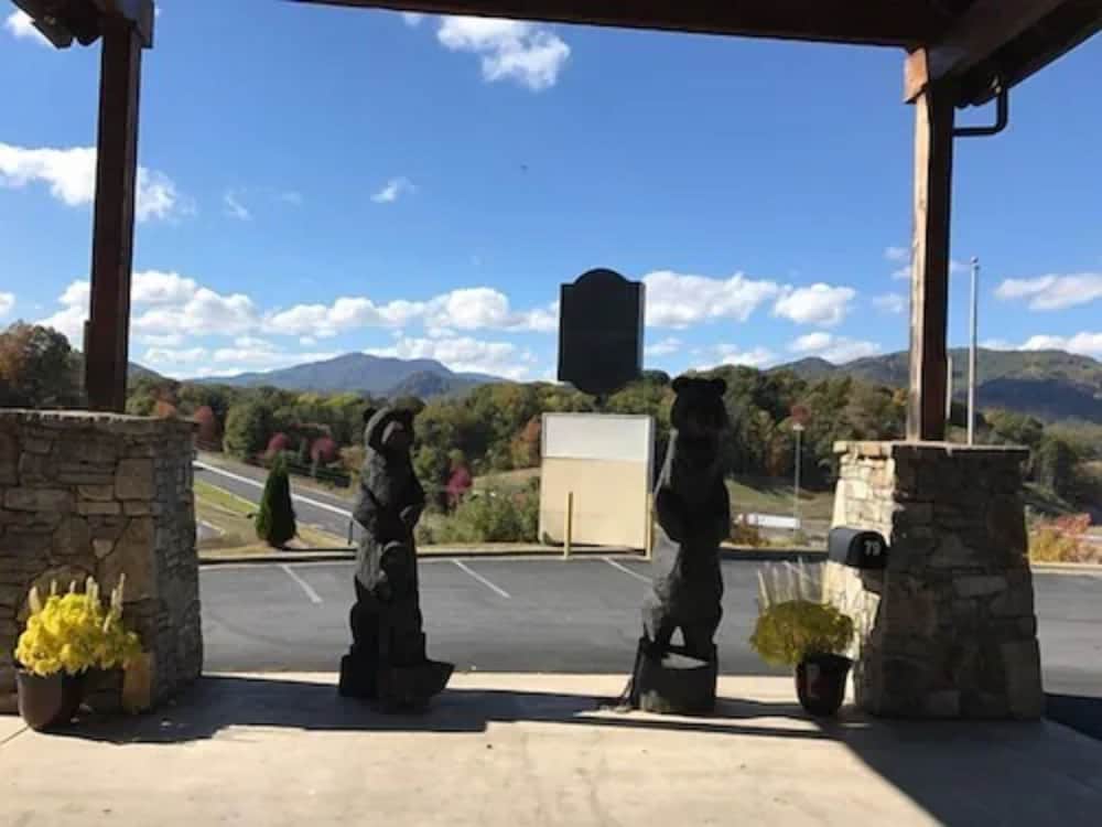 Days Inn by Wyndham Waynesville NC - photo 19