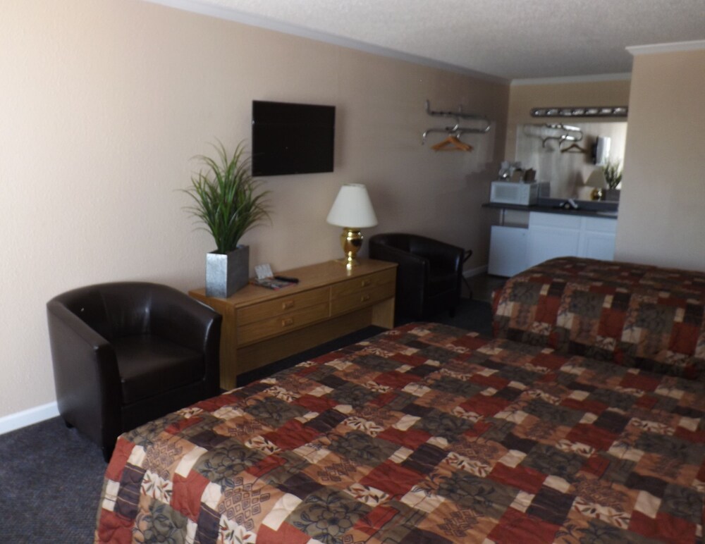 Oak Grove Inn - carbon neutral hotel in Branson