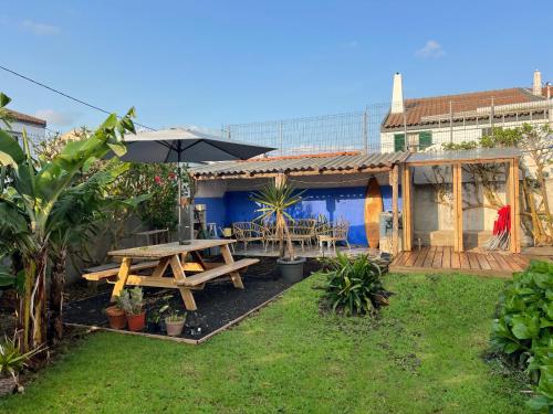 4BR Garden & BBQ 5min to Milícias Beach Easy Park Casa Yucca — 4-Star Luxury Hotel in Sao Roque, Portugal