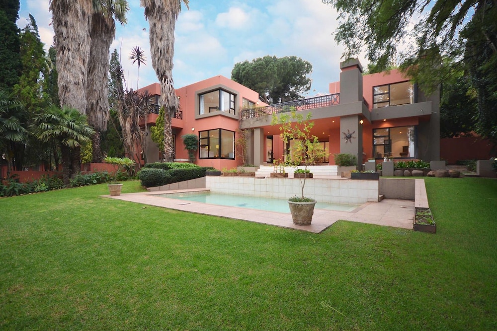 Chez Moe — 4-Star Luxury Hotel in Germiston, South Africa
