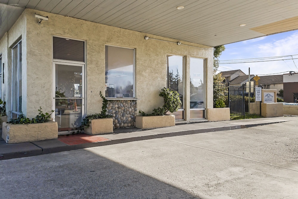 Heritage Inn Express Hayward - photo 32
