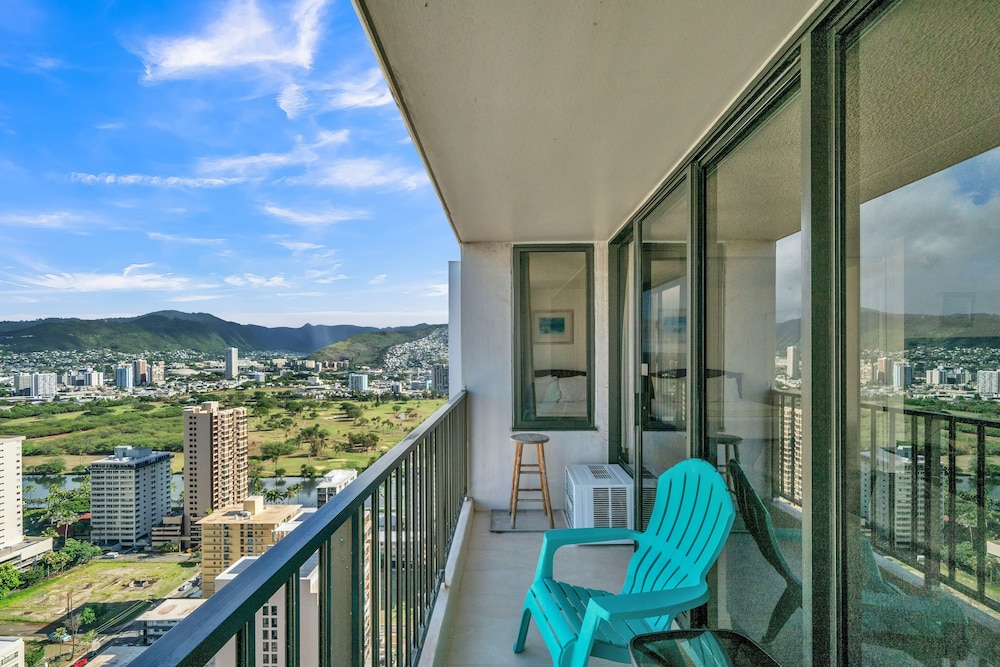 Standard Ocean View Condo 35th floor views Free parking & Wifi by Koko Resort Vacation Rentals Honolulu - photo 26