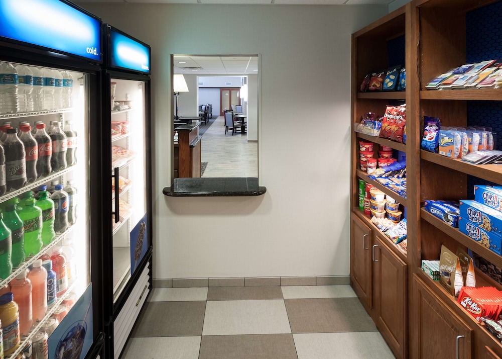 Hampton Inn & Suites Davenport - photo 34