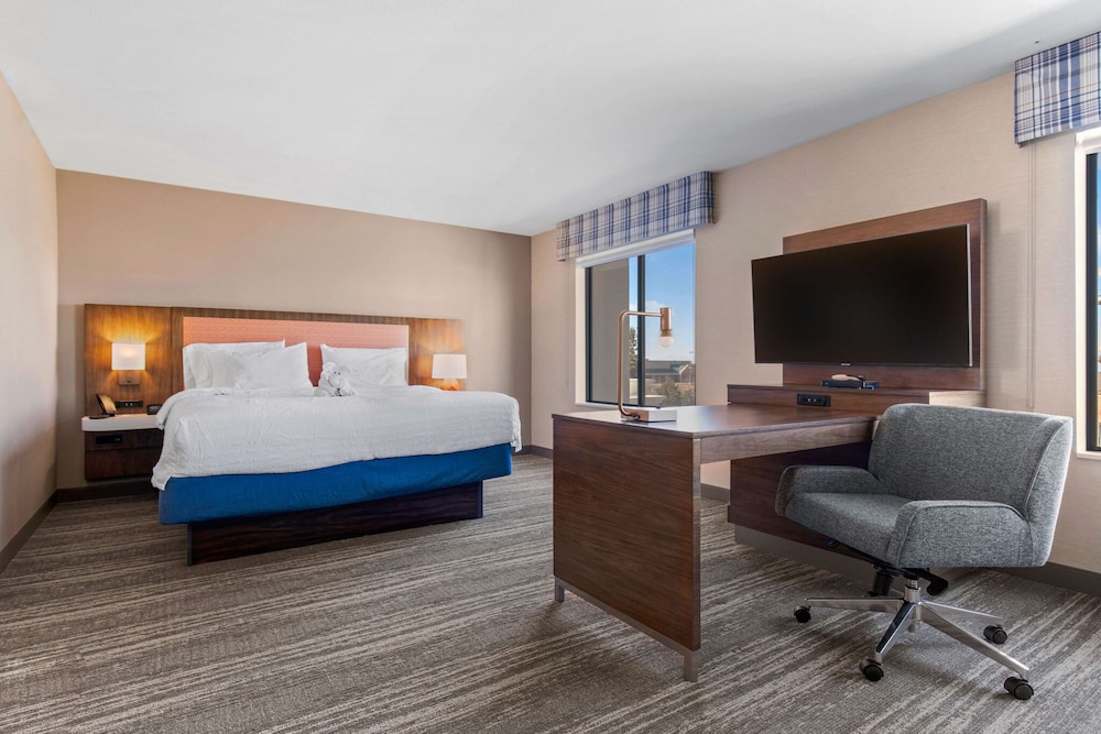 Hampton Inn & Suites Greeley - photo 6