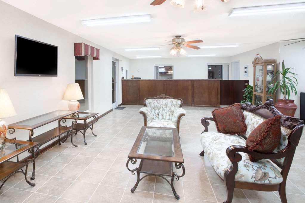 Super 8 by Wyndham Whiteville - photo 3