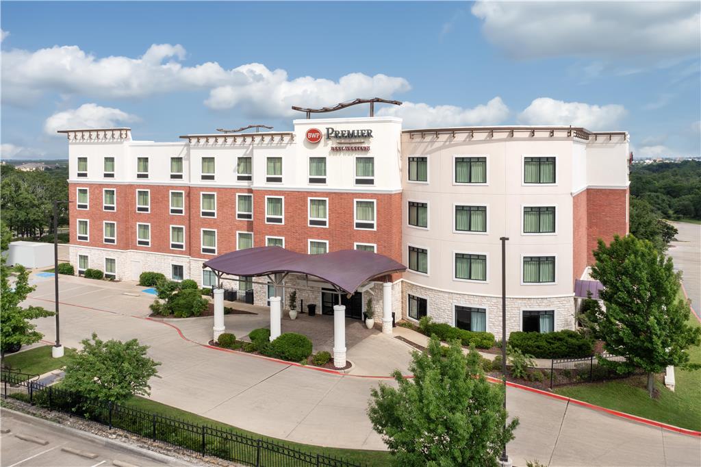 Best Western Premier Crown Chase Inn & Suites - photo 10