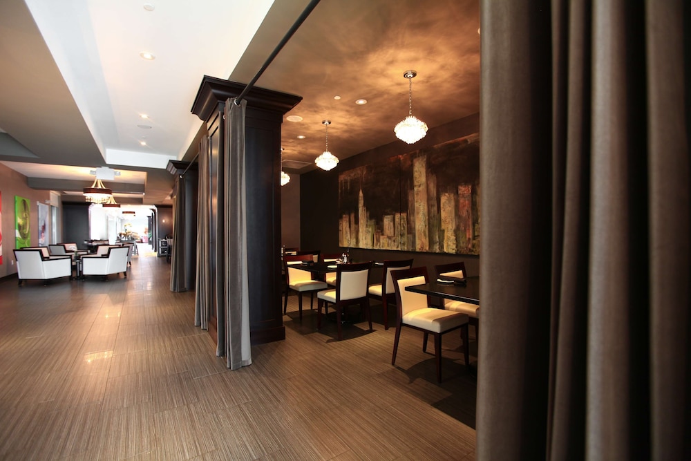 Hilton Garden Inn Olathe - photo 23