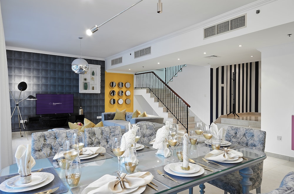 Dream Inn Dubai Duplex Marina Quays — 4-Star Luxury Hotel in Dubai, United Arab Emirates