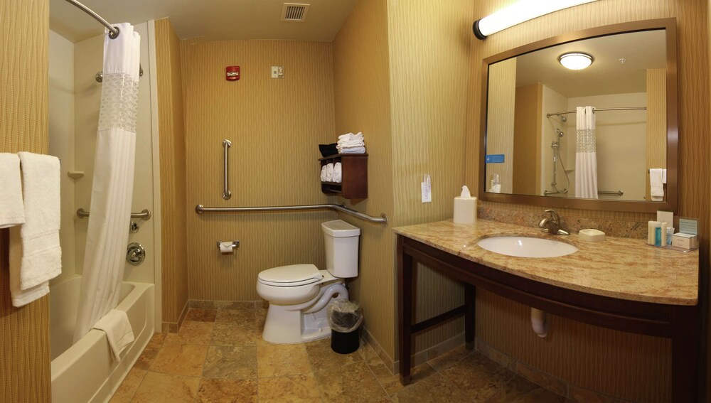 Hampton Inn & Suites Grand Forks - photo 21