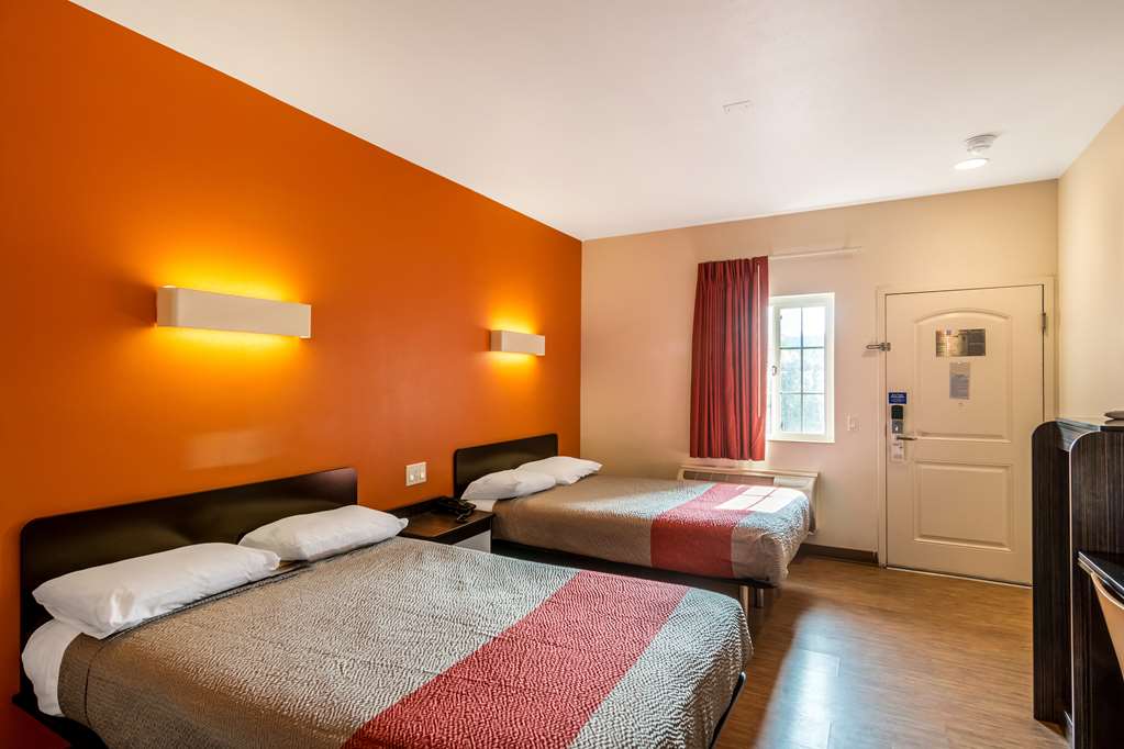 Motel 6 Bell Gardens - photo 16