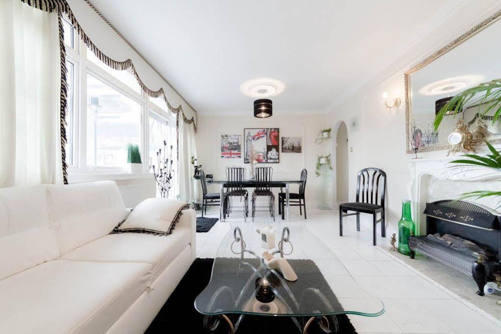 Doreen's Holiday Lets — 4-Star Luxury Hotel in Wandsworth, United Kingdom
