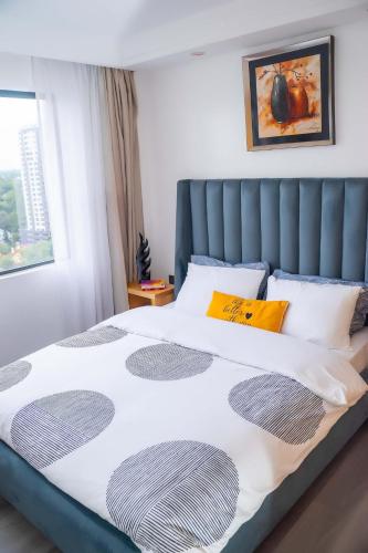 Trendy Serviced 1Br Retreat City Views