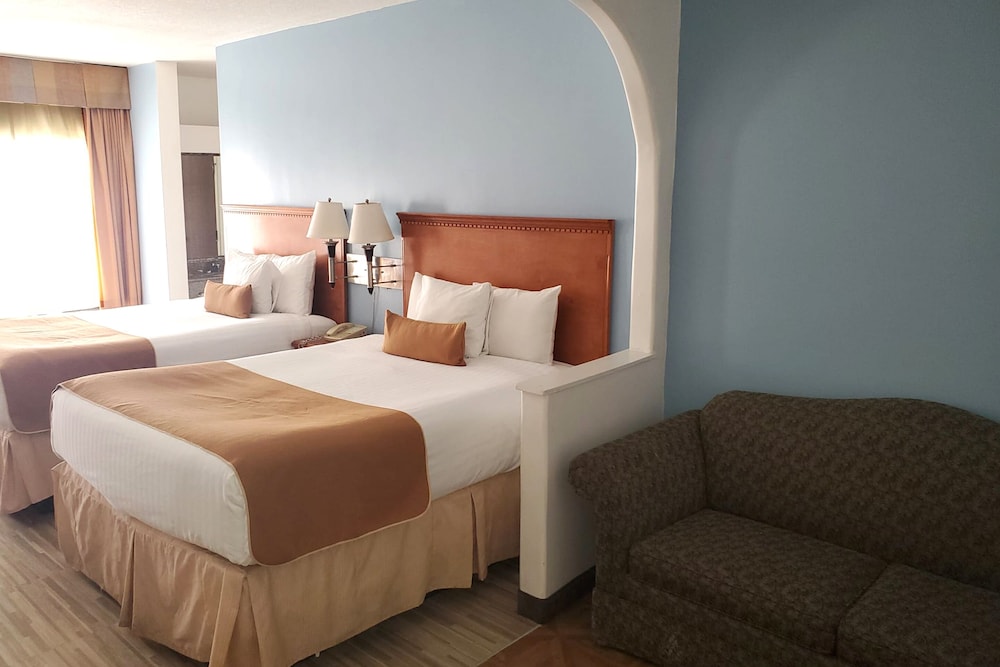 Coratel Inn & Suites by Jasper New Braunfels IH 35 EXT 189 - photo 15