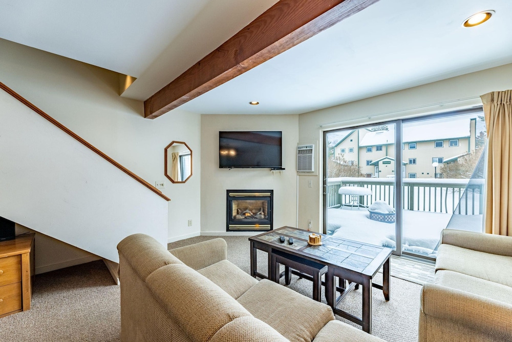 4BR Private Townhouse at Smugglers Notch Resort - photo 2